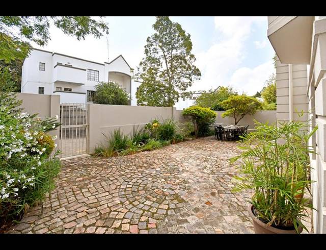 2 BEDROOM APARTMENT FOR SALE IN CRAIGHALL
